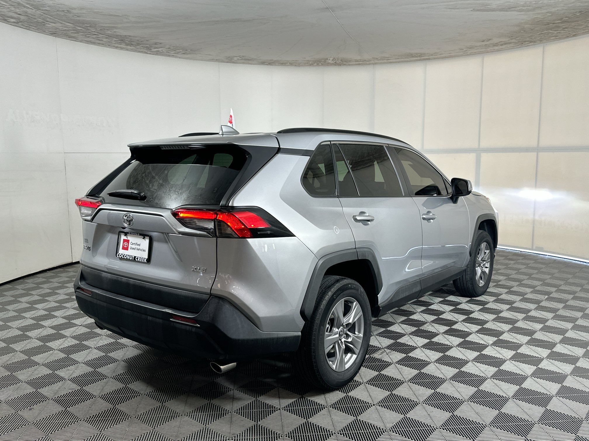 Used 2023 Toyota RAV4 XLE FWD image 3