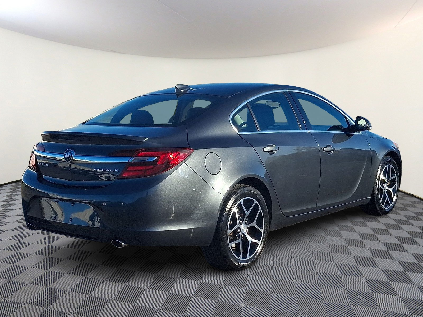 Used 2017 Buick Regal Sport Touring FWD image 7