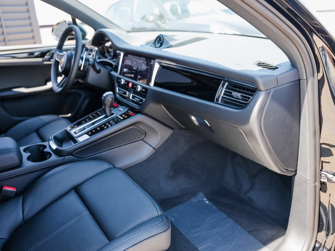 Certified 2026 Porsche Macan S AWD/4WD image 27