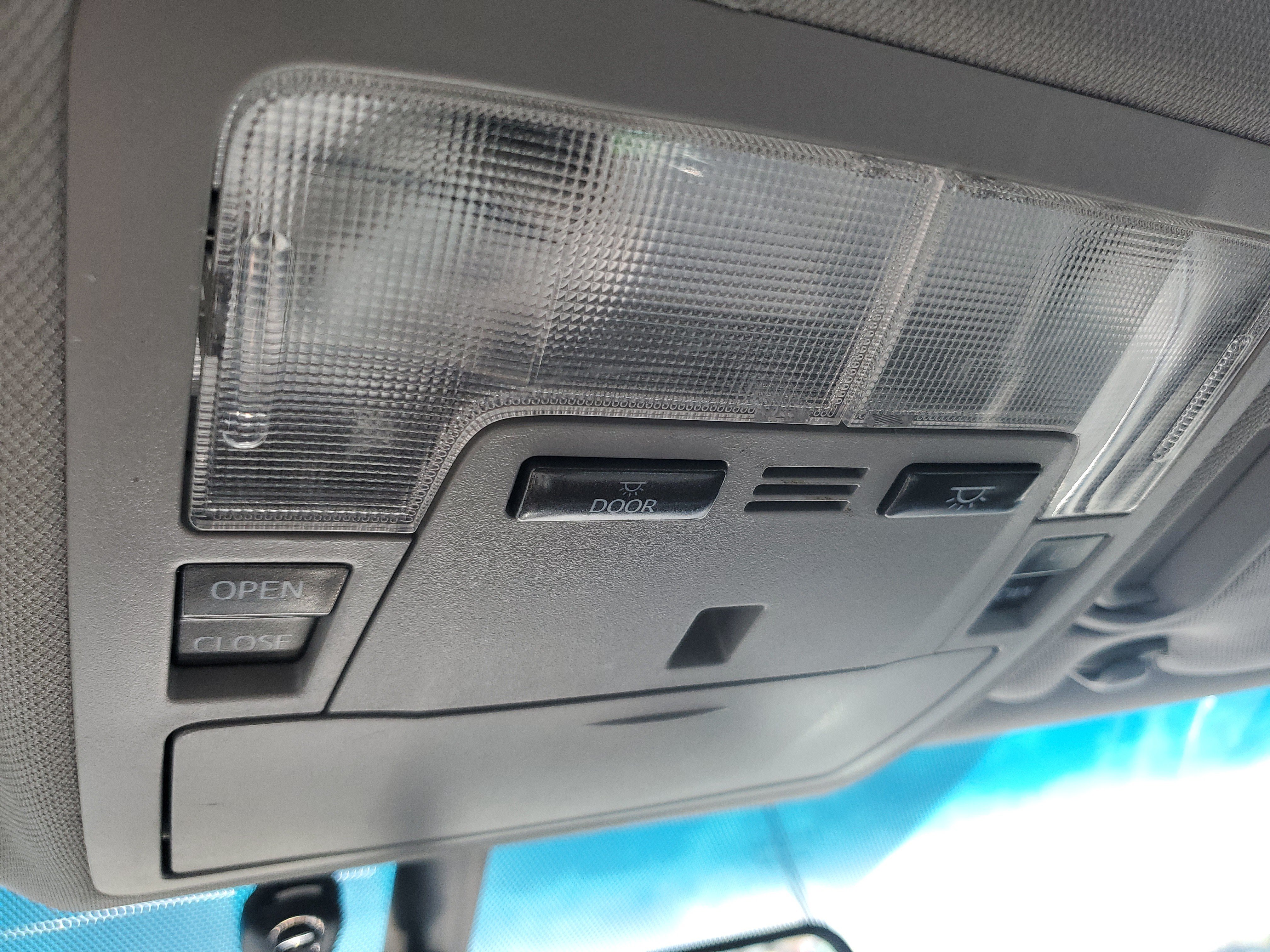 Used 2015 Toyota Camry SE w/ Moonroof Package FWD image 30