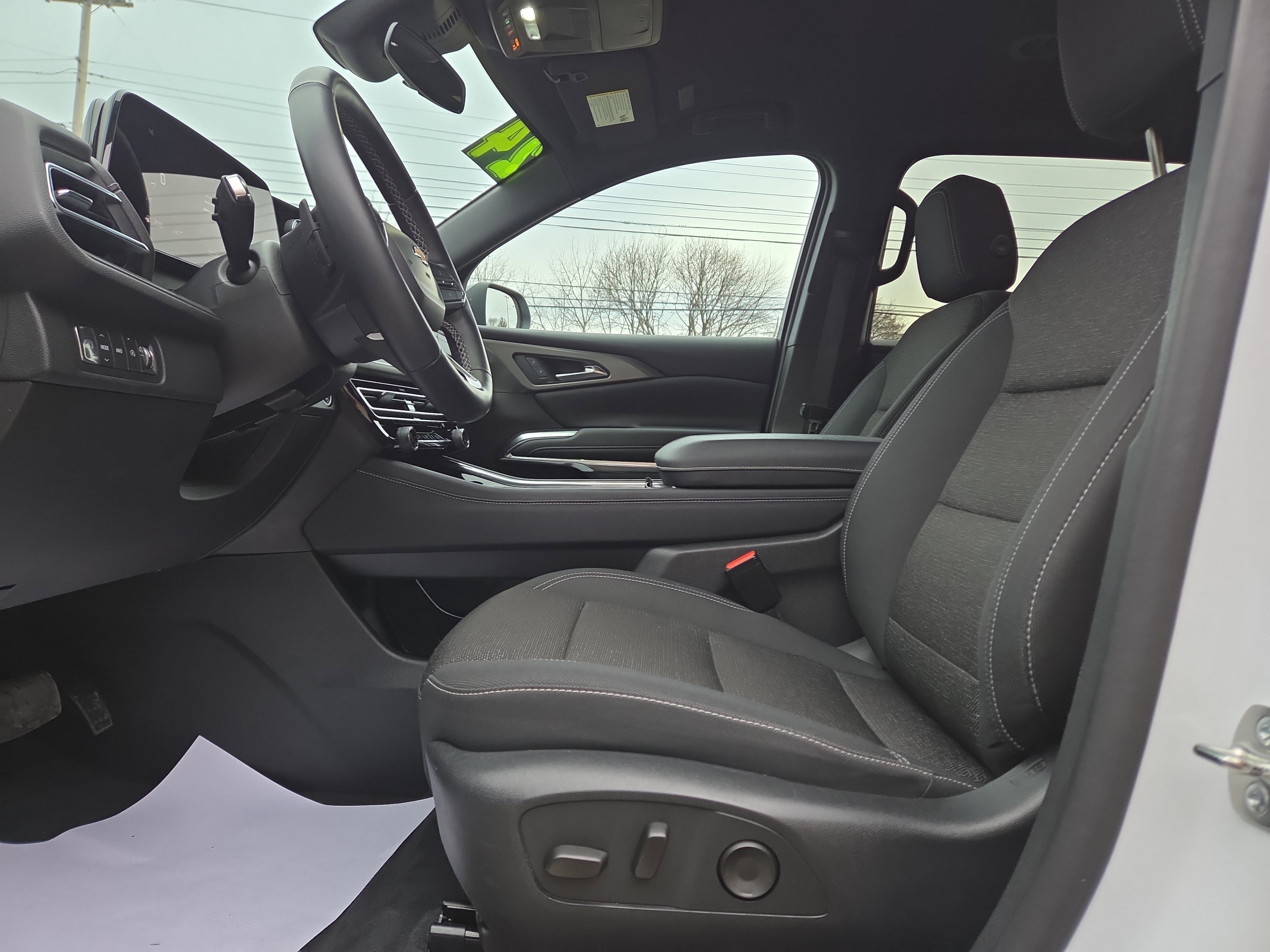 Used 2024 Chevrolet Traverse LT image 12