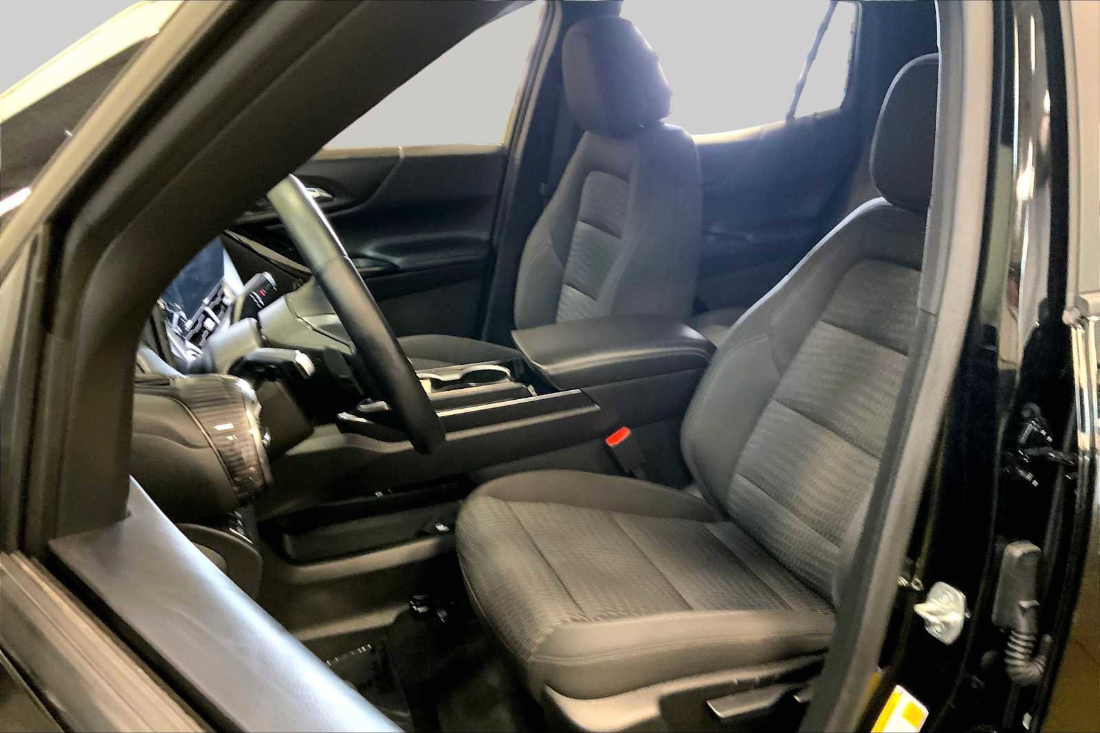 Used 2025 Chevrolet Equinox LT AWD/4WD image 9