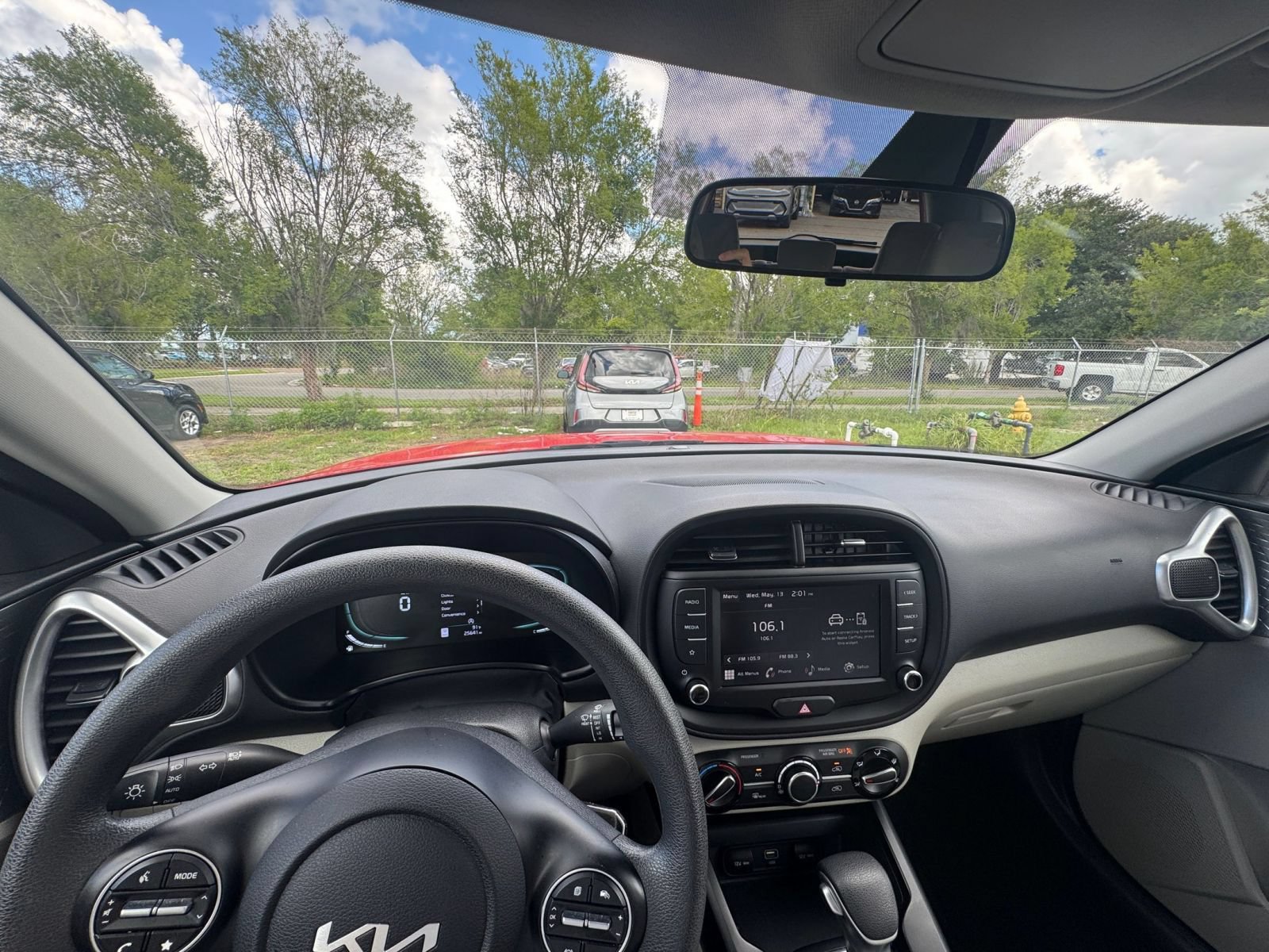 Used 2025 Kia Soul LX w/ LX Technology Package FWD image 31