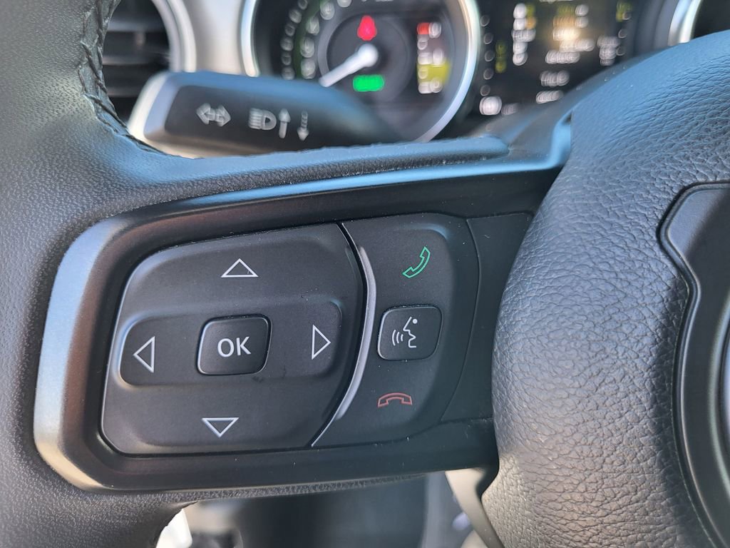 Used 2023 Jeep Wrangler Unlimited w/ Sun & Screen Package image 27