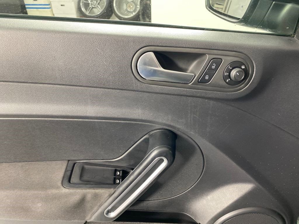 Used 2017 Volkswagen Beetle 1.8T image 11