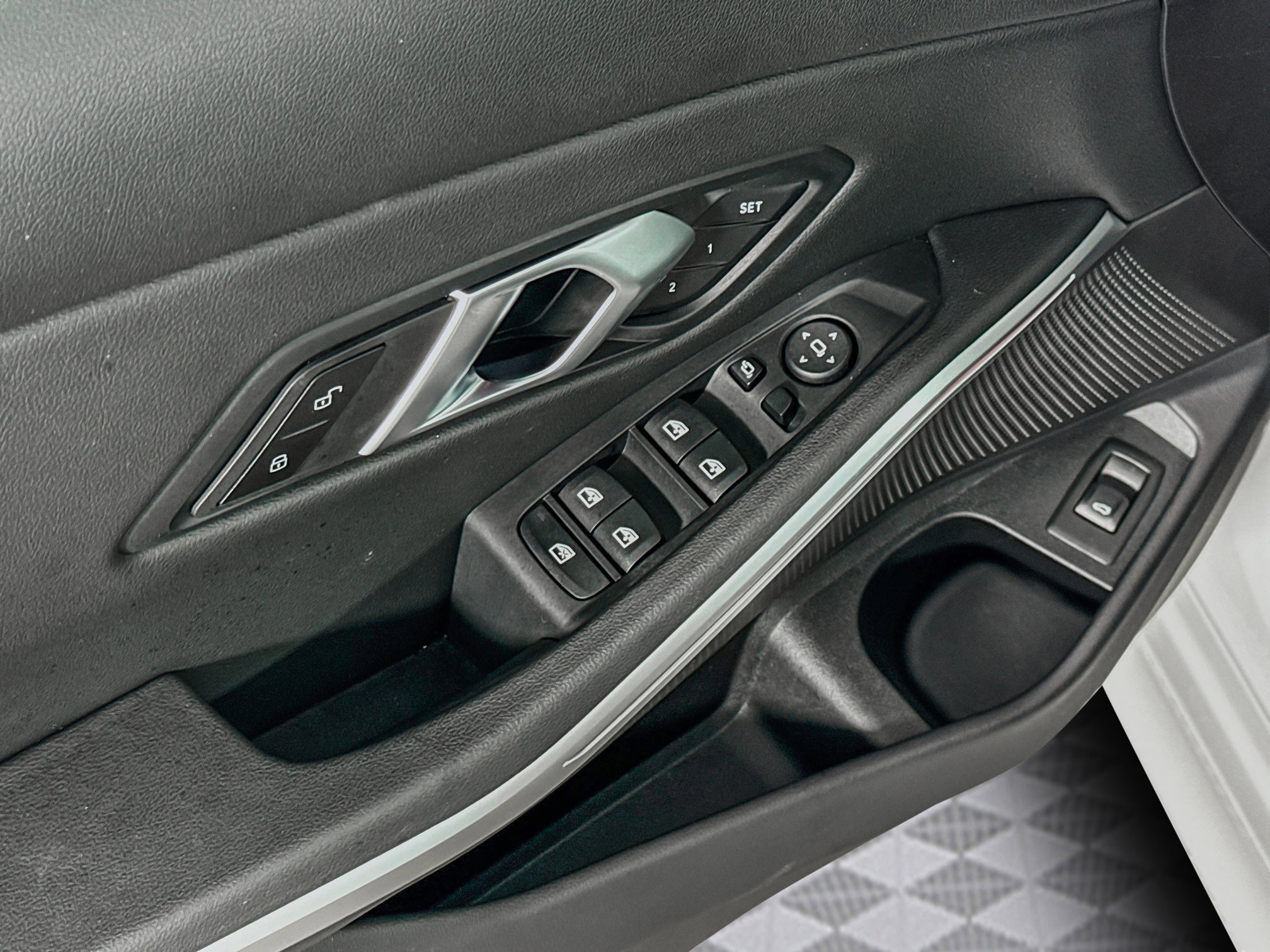 Used 2025 BMW 330i Sedan w/ Convenience Package image 24