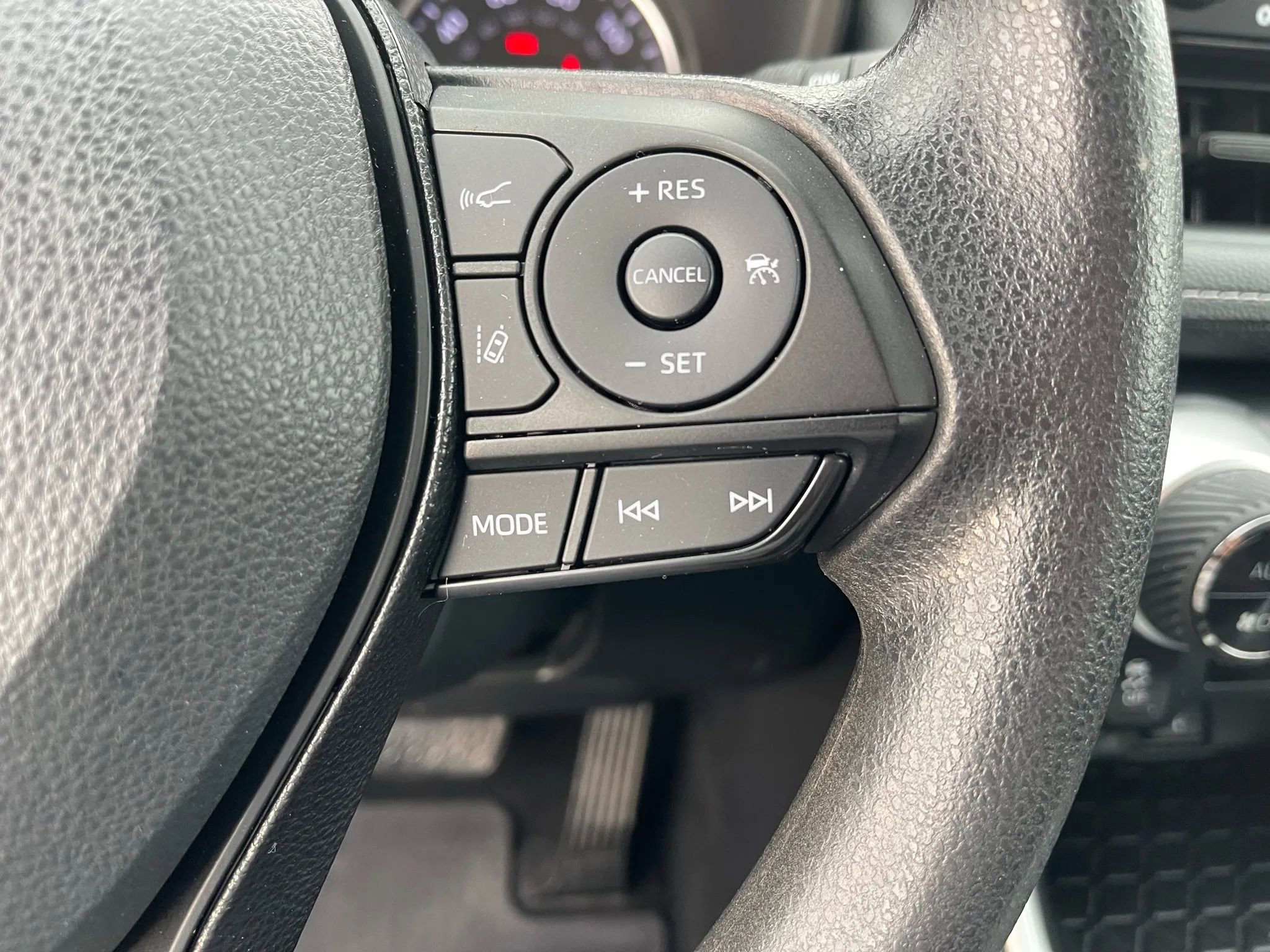 Used 2021 Toyota RAV4 XLE image 25