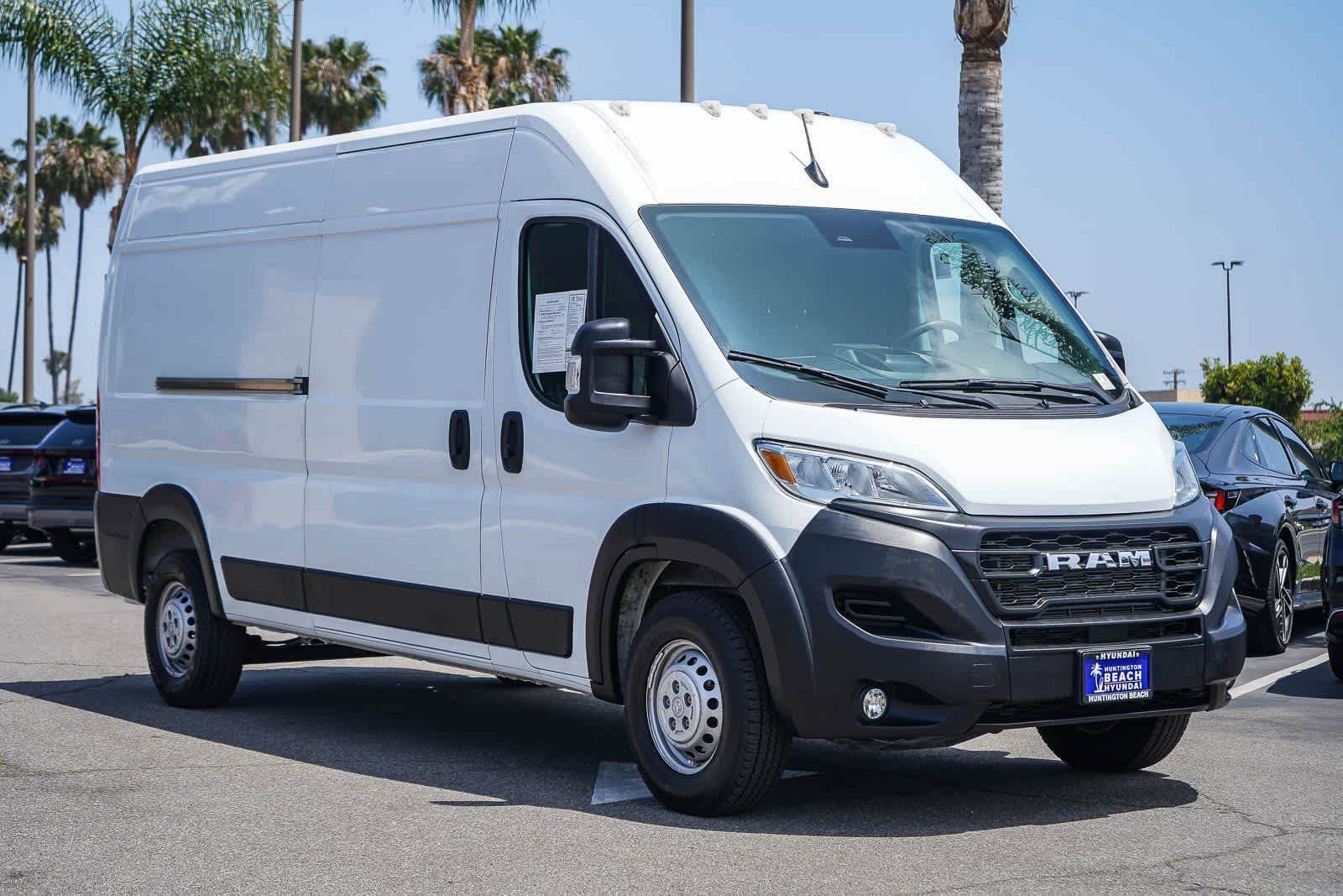 Used 2025 RAM ProMaster 2500 w/ Convenience Group FWD image 3