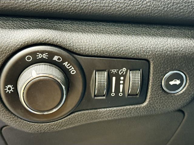 Used 2016 Chrysler 200 Limited w/ Convenience Group image 12