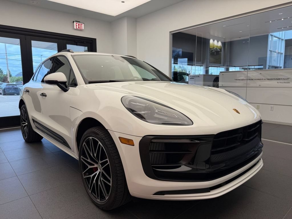 Certified 2024 Porsche Macan S AWD/4WD image 28