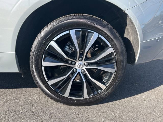 Certified 2025 Volvo XC60 B5 Plus AWD/4WD image 9
