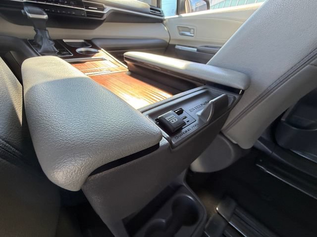 Used 2021 Toyota Sienna XLE FWD image 29