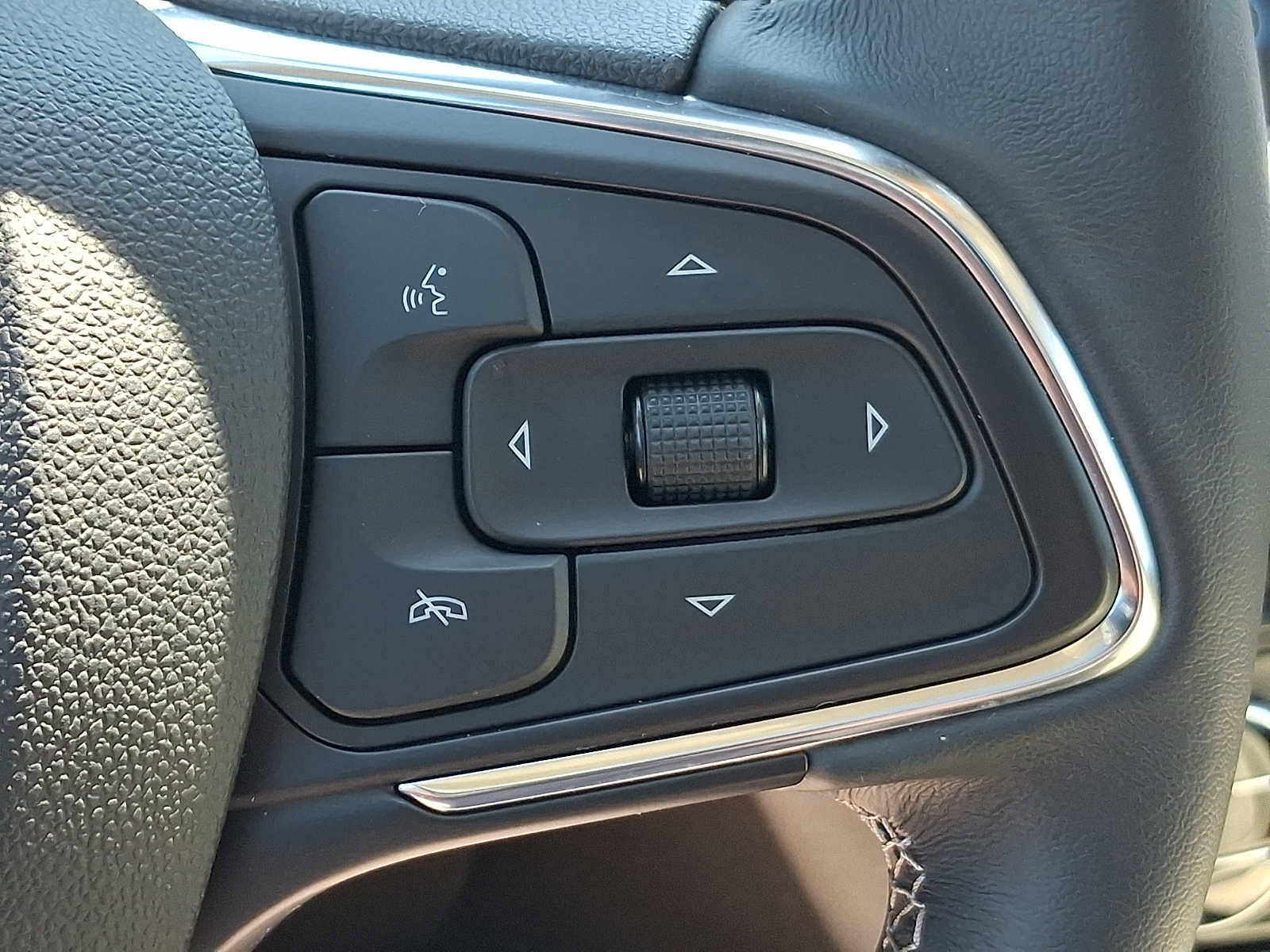 Used 2023 Buick Encore GX Select w/ Experience Buick Package FWD image 24