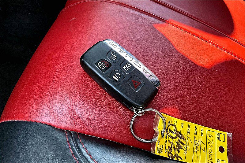 Used 2017 Jaguar F-TYPE R image 10