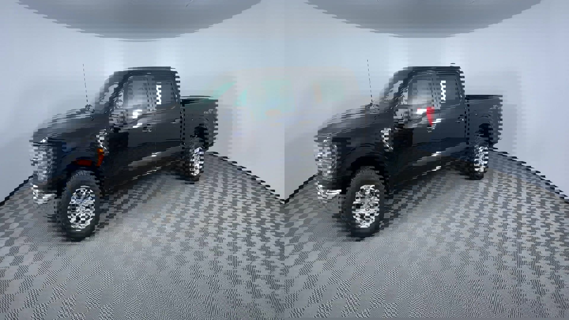 Used 2023 Ford F150 XLT image 4