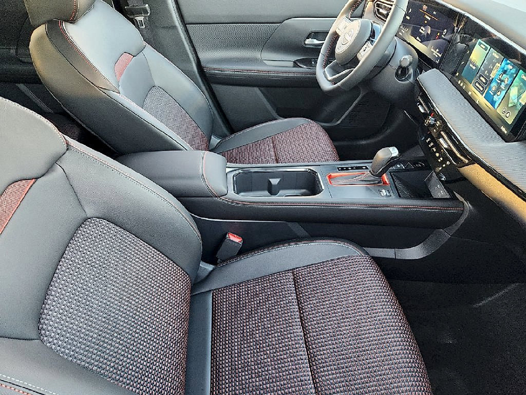 New 2027 Nissan Kicks SR FWD image 13