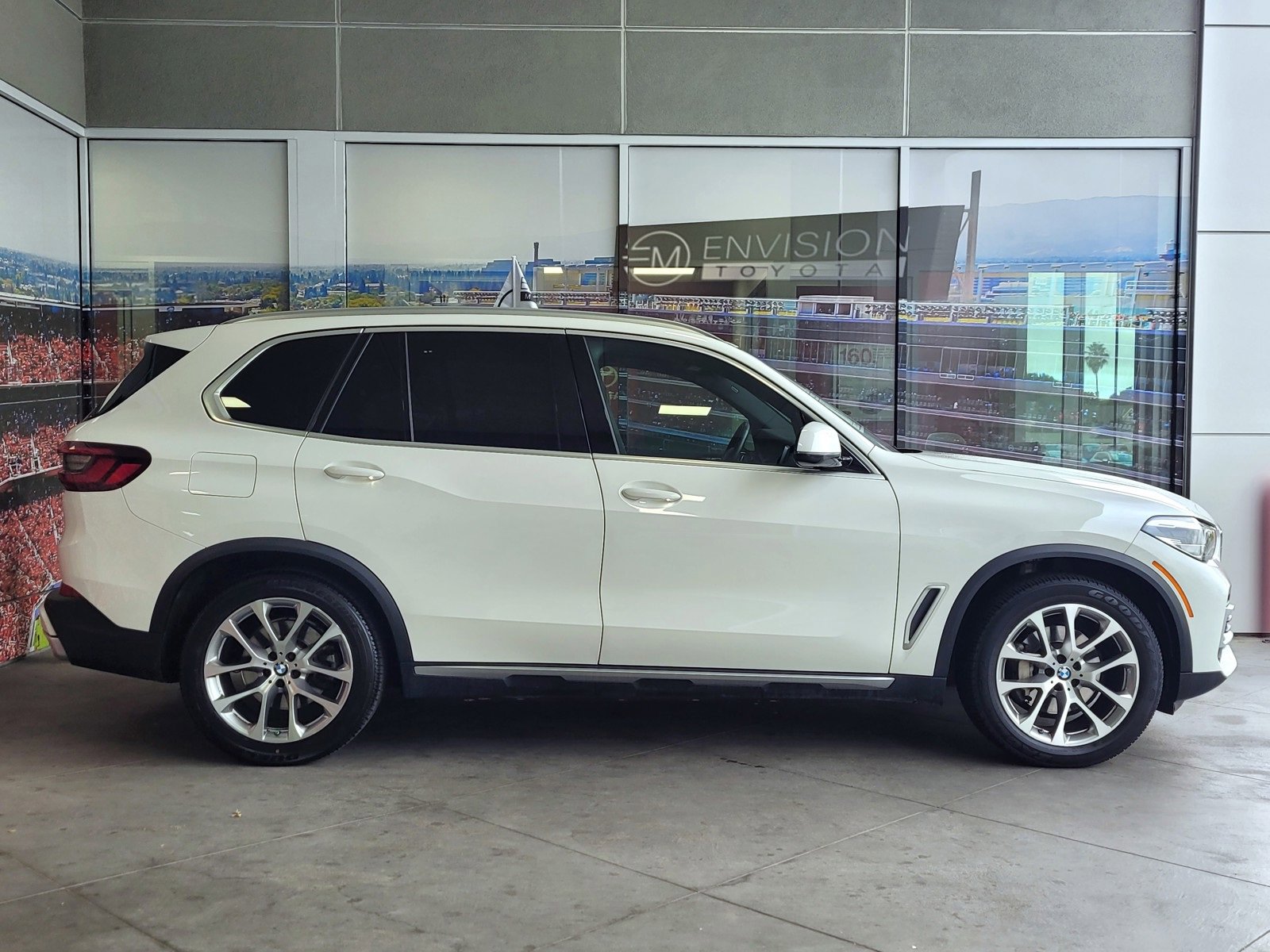 Used 2021 BMW X5 xDrive40i w/ Convenience Package image 4