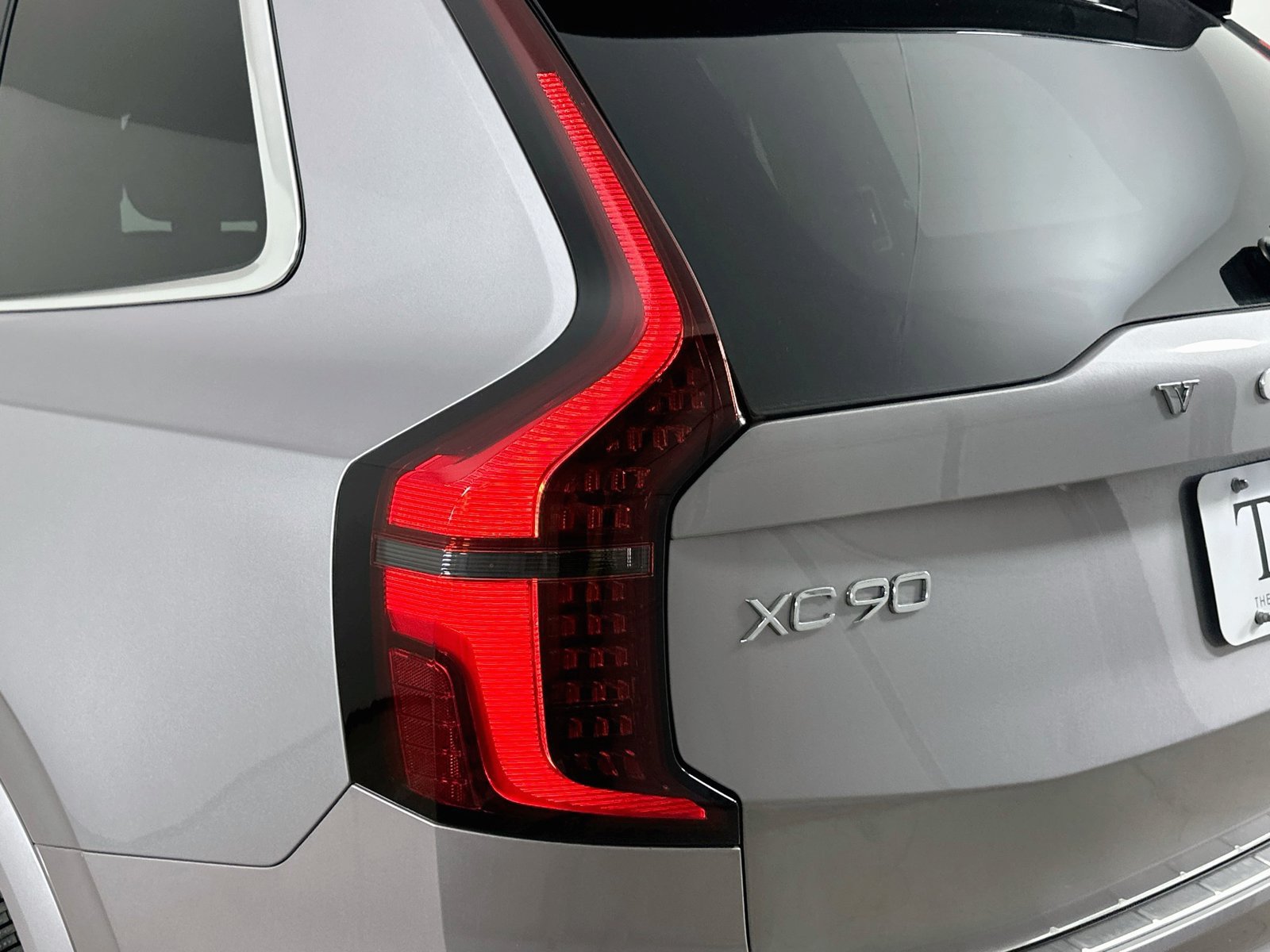 New 2026 Volvo XC90 T8 Plus w/ Protection Package Premier AWD/4WD image 12
