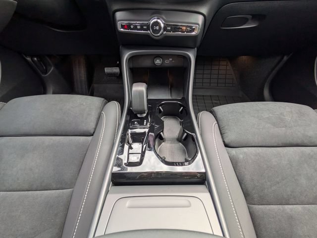 New 2026 Volvo XC40 B5 Ultra w/ Protection Package Premier AWD/4WD image 19