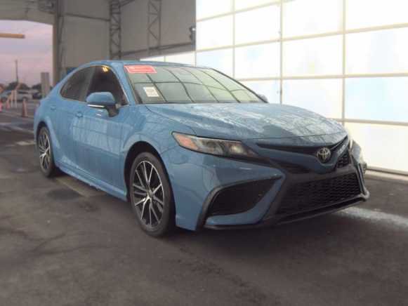 Used 2024 Toyota Camry SE FWD image 3