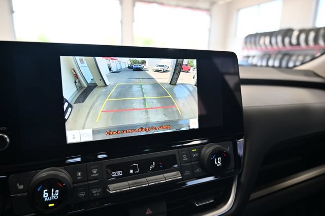 Used 2024 Toyota Grand Highlander AWD image 17
