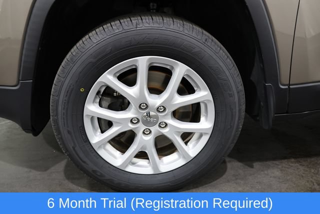 Used 2017 Jeep Cherokee Latitude w/ Safety/Convenience Group AWD/4WD image 9