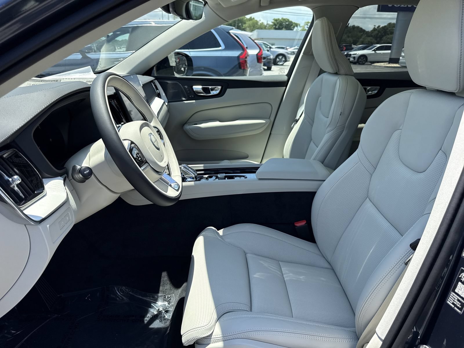 New 2026 Volvo XC60 T8 Ultra w/ Protection Package Premier AWD/4WD image 10