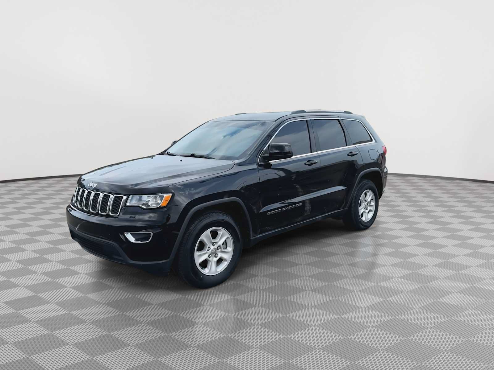 Used 2017 Jeep Grand Cherokee Laredo w/ Quick Order Package 2BE RWD image 4
