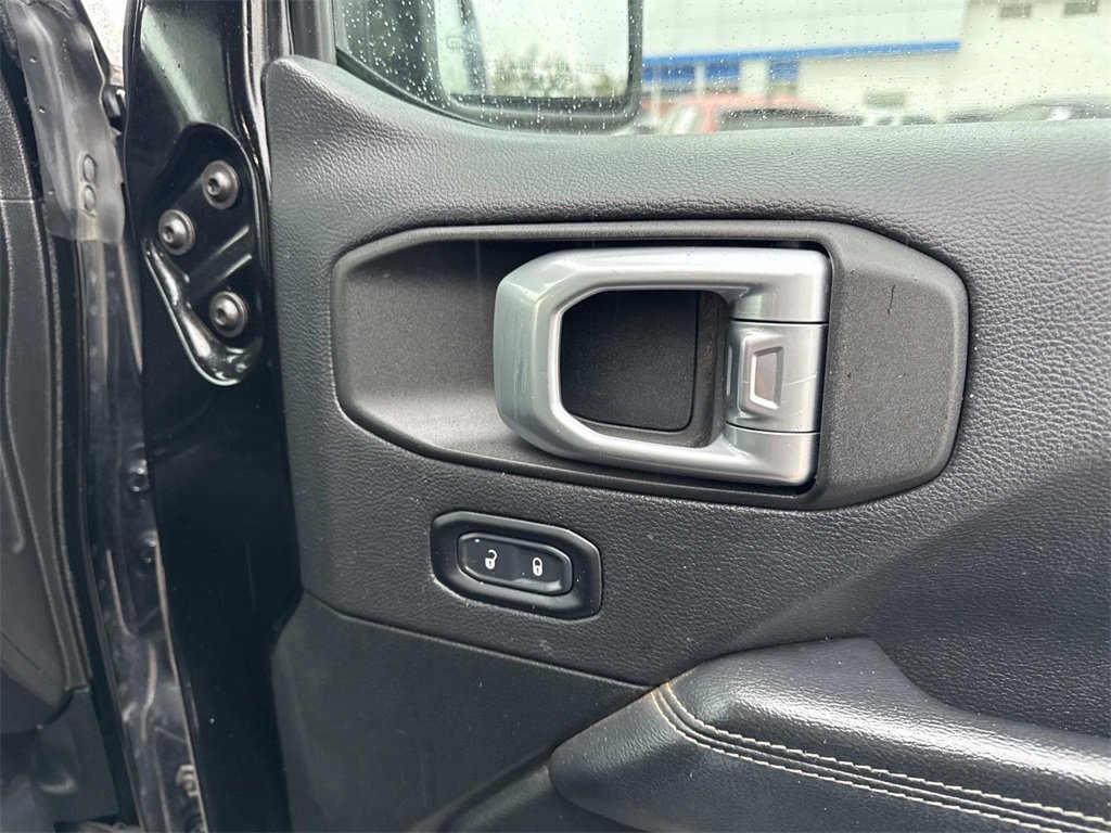 Used 2020 Jeep Wrangler Unlimited Sahara image 28