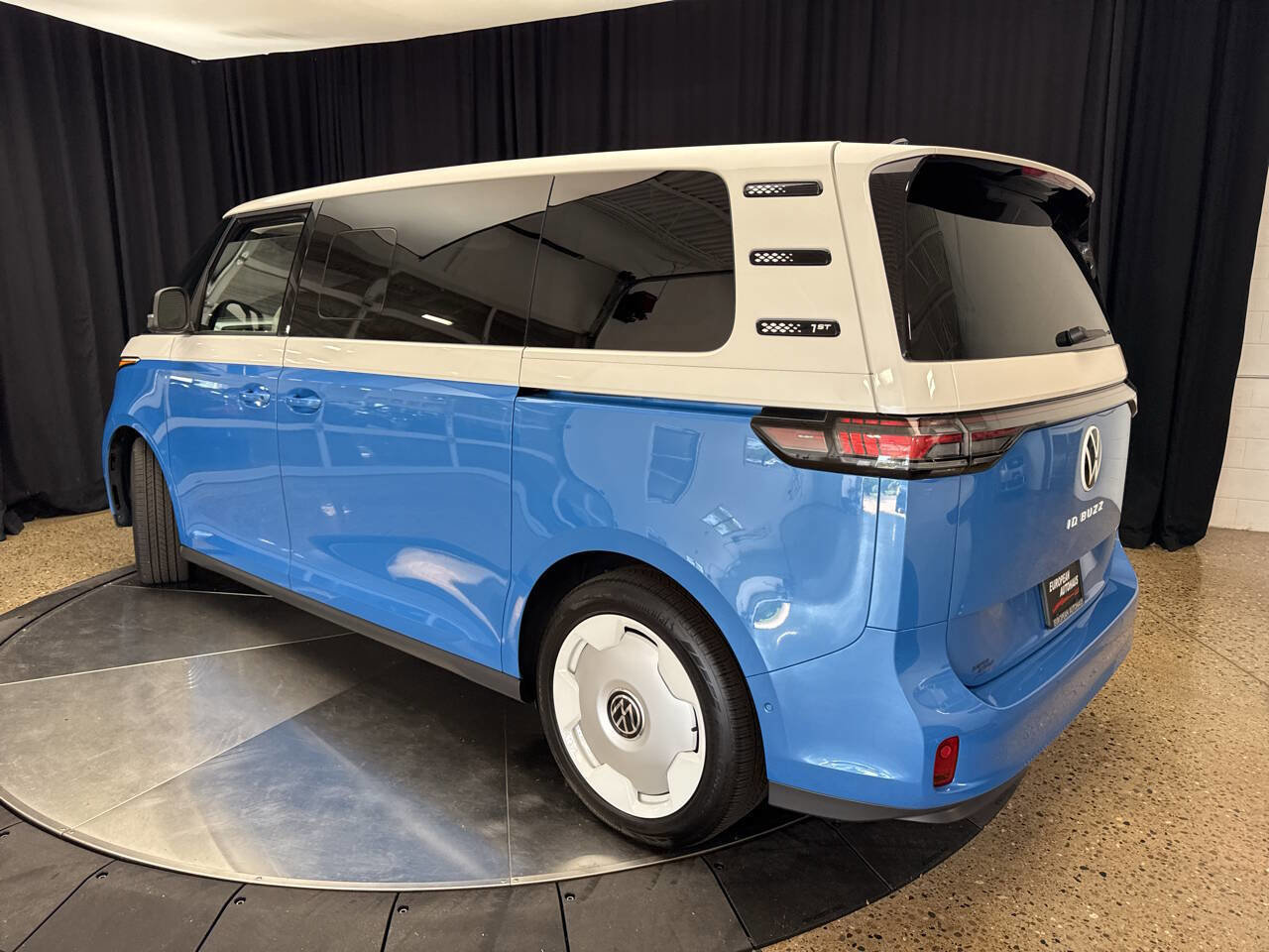 Used 2025 Volkswagen ID. Buzz 1st Edition image 5