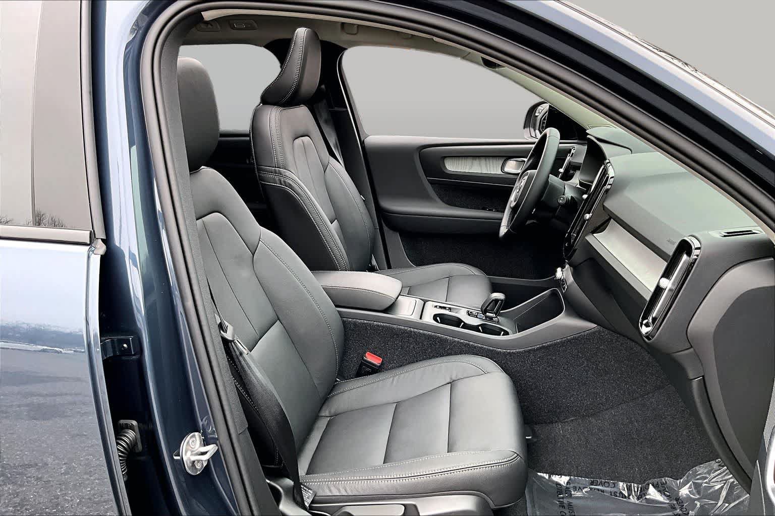 Used 2026 Volvo XC40 B5 Core w/ Climate Package AWD/4WD image 14