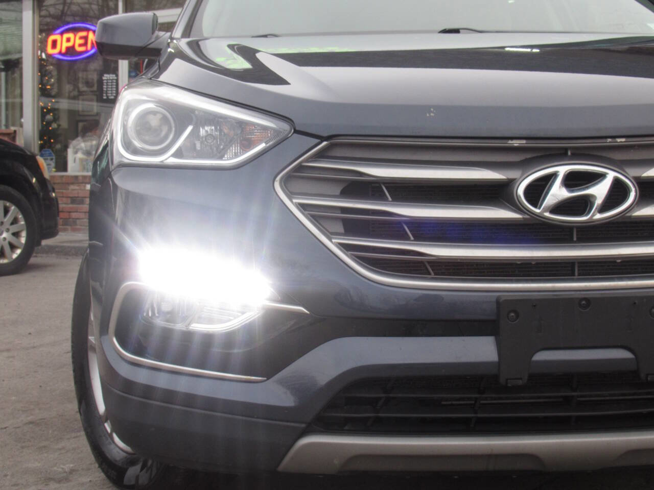 Used 2017 Hyundai Santa Fe Sport image 3