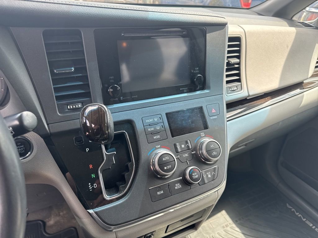 Used 2017 Toyota Sienna XLE w/ XLE Navigation Package FWD image 11