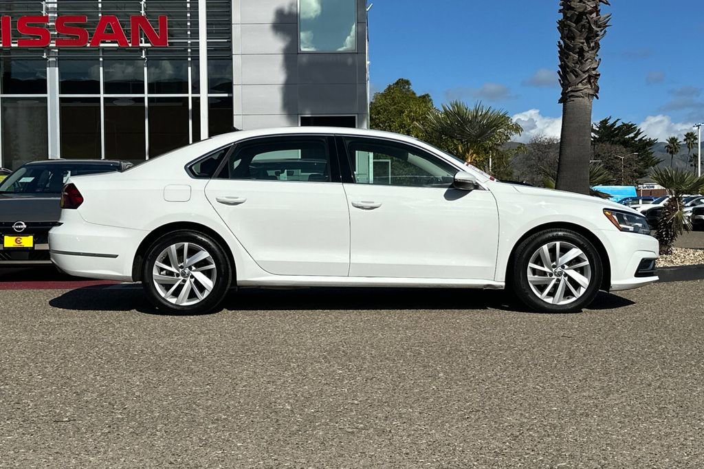 Used 2018 Volkswagen Passat 2.0T SE image 3