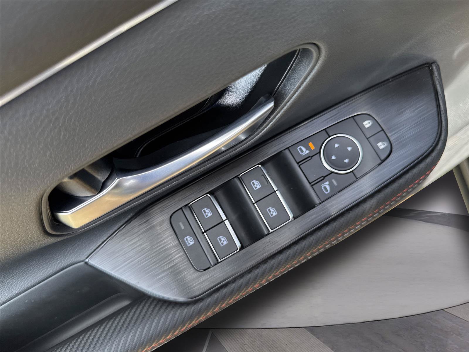 New 2026 Nissan Kicks SR FWD image 18