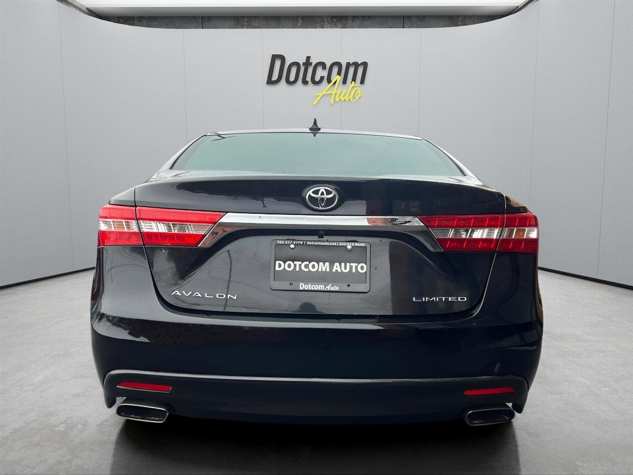 Used 2013 Toyota Avalon Limited w/ Technology Pkg FWD image 8
