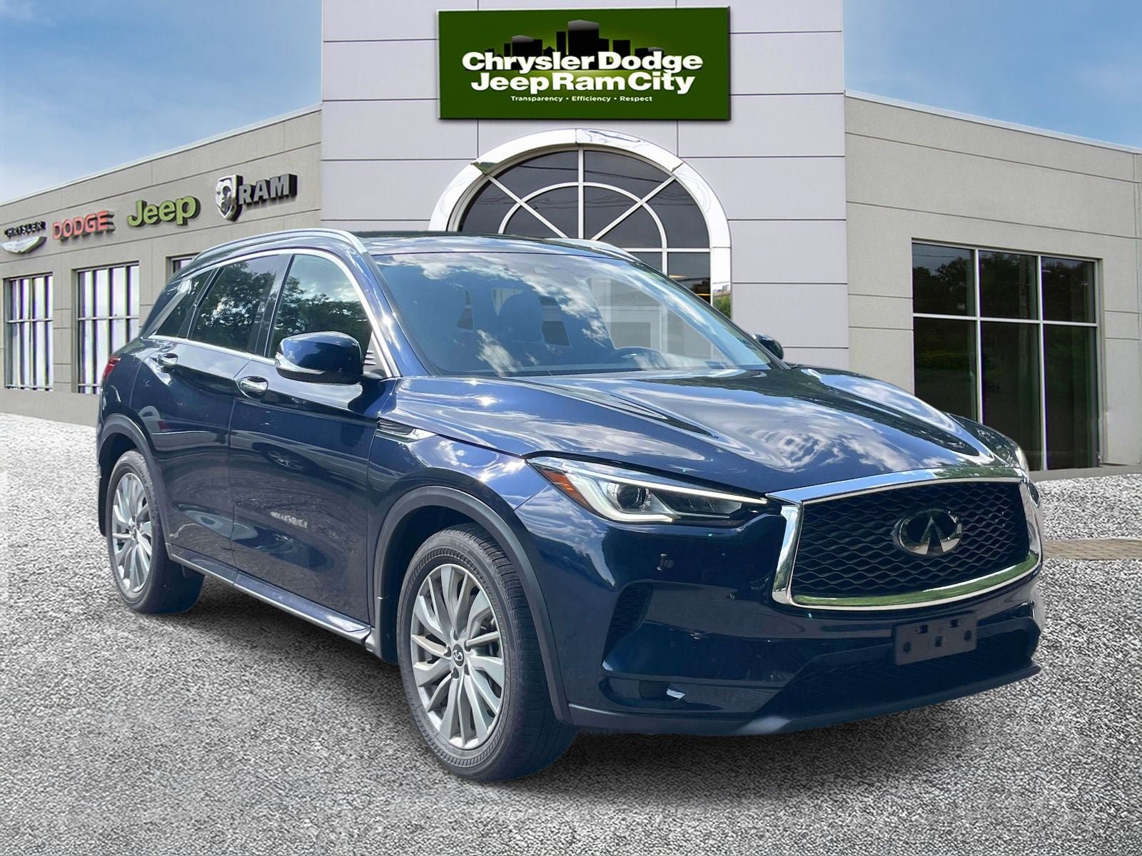 Used 2023 INFINITI QX50 Luxe AWD/4WD image 2