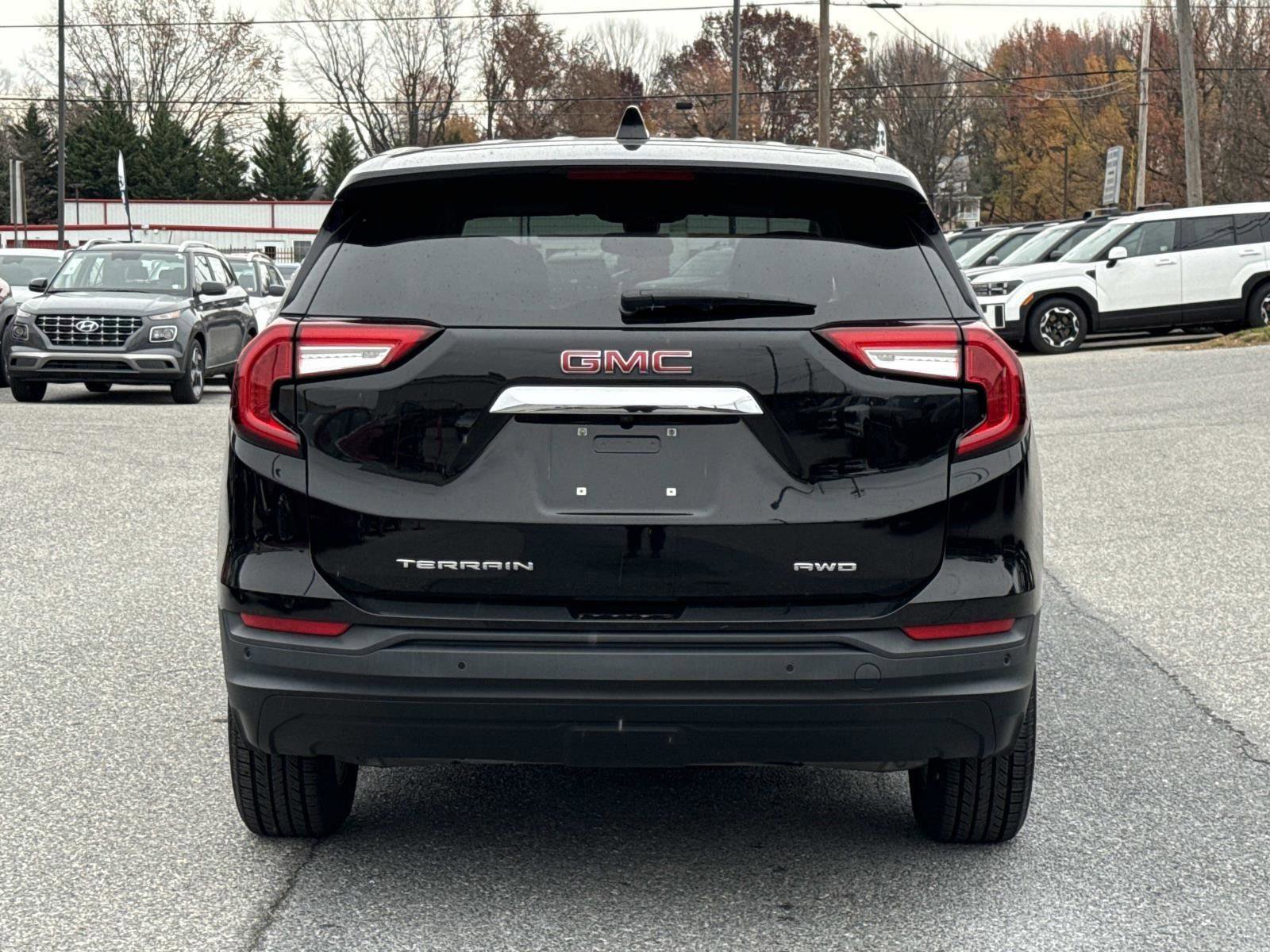 Used 2022 GMC Terrain SLE image 24