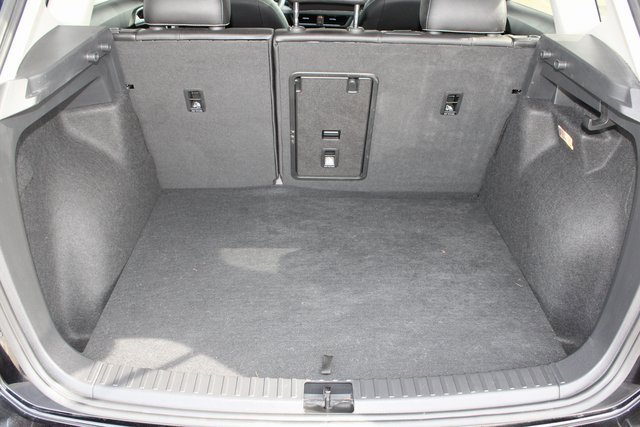 Used 2023 Volkswagen Taos SE w/ Panoramic Sunroof Package image 8