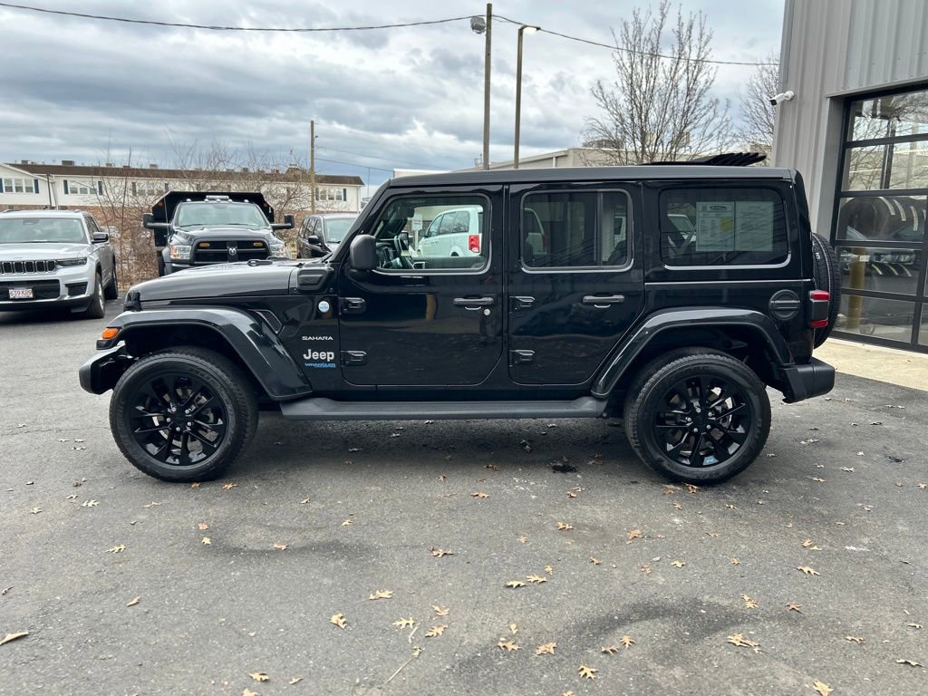 Used 2022 Jeep Wrangler Unlimited Sahara w/ Cold Weather Group AWD/4WD image 8