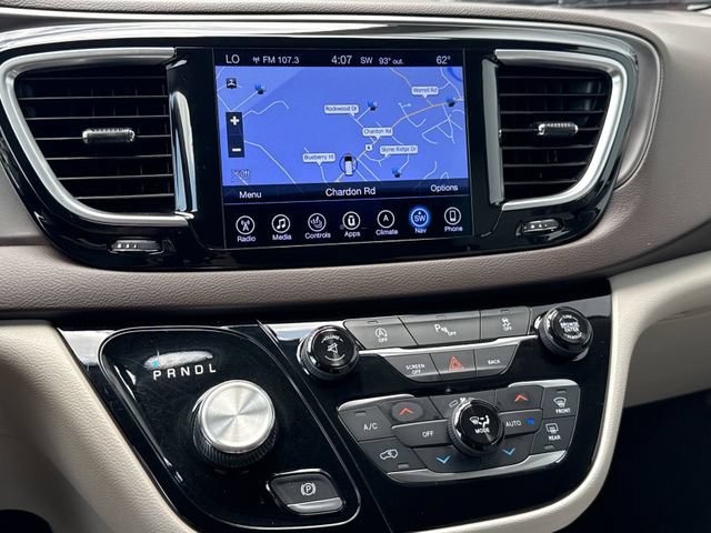 Used 2017 Chrysler Pacifica Touring-L Plus FWD image 32