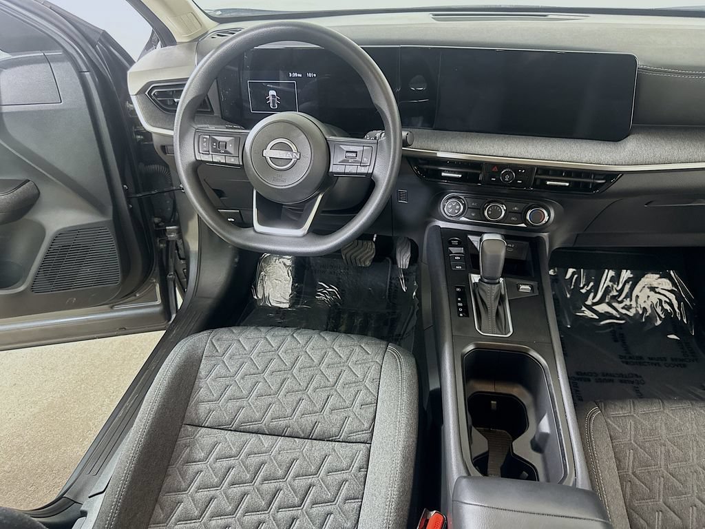Used 2025 Nissan Kicks SV FWD image 17