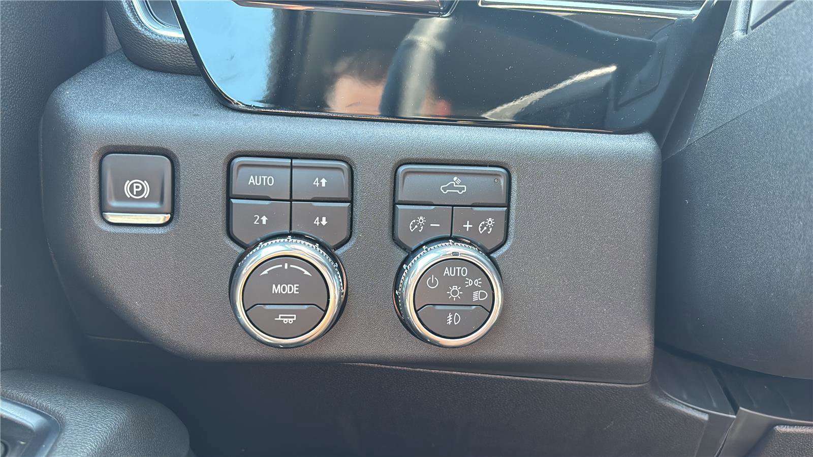 New 2026 GMC Sierra 2500 SLE w/ SLE Value Package; image 13