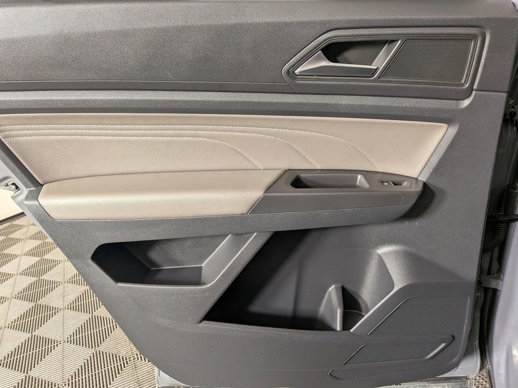 Used 2022 Volkswagen Atlas Cross Sport SEL R-Line image 34