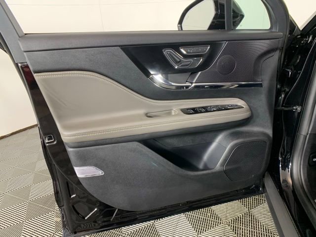 Used 2026 Lincoln Corsair Premiere FWD image 32