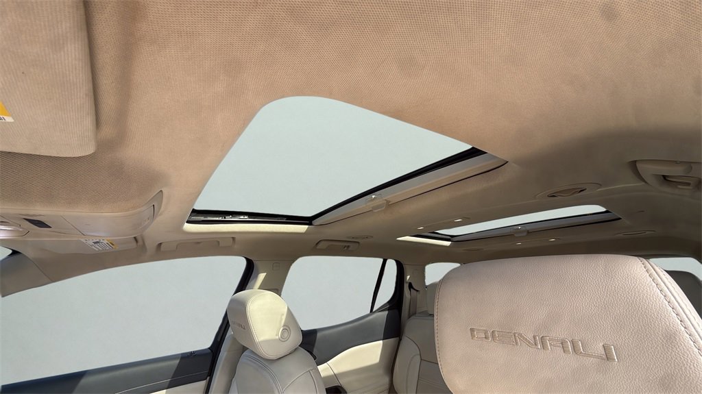 Used 2021 GMC Acadia Denali w/ Denali Technology Package image 10