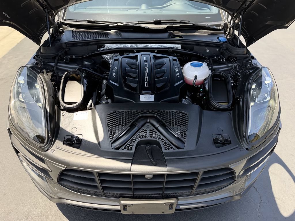 Used 2018 Porsche Macan Turbo AWD/4WD image 19