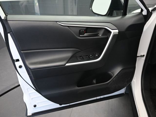 Used 2024 Toyota RAV4 LE AWD/4WD image 17
