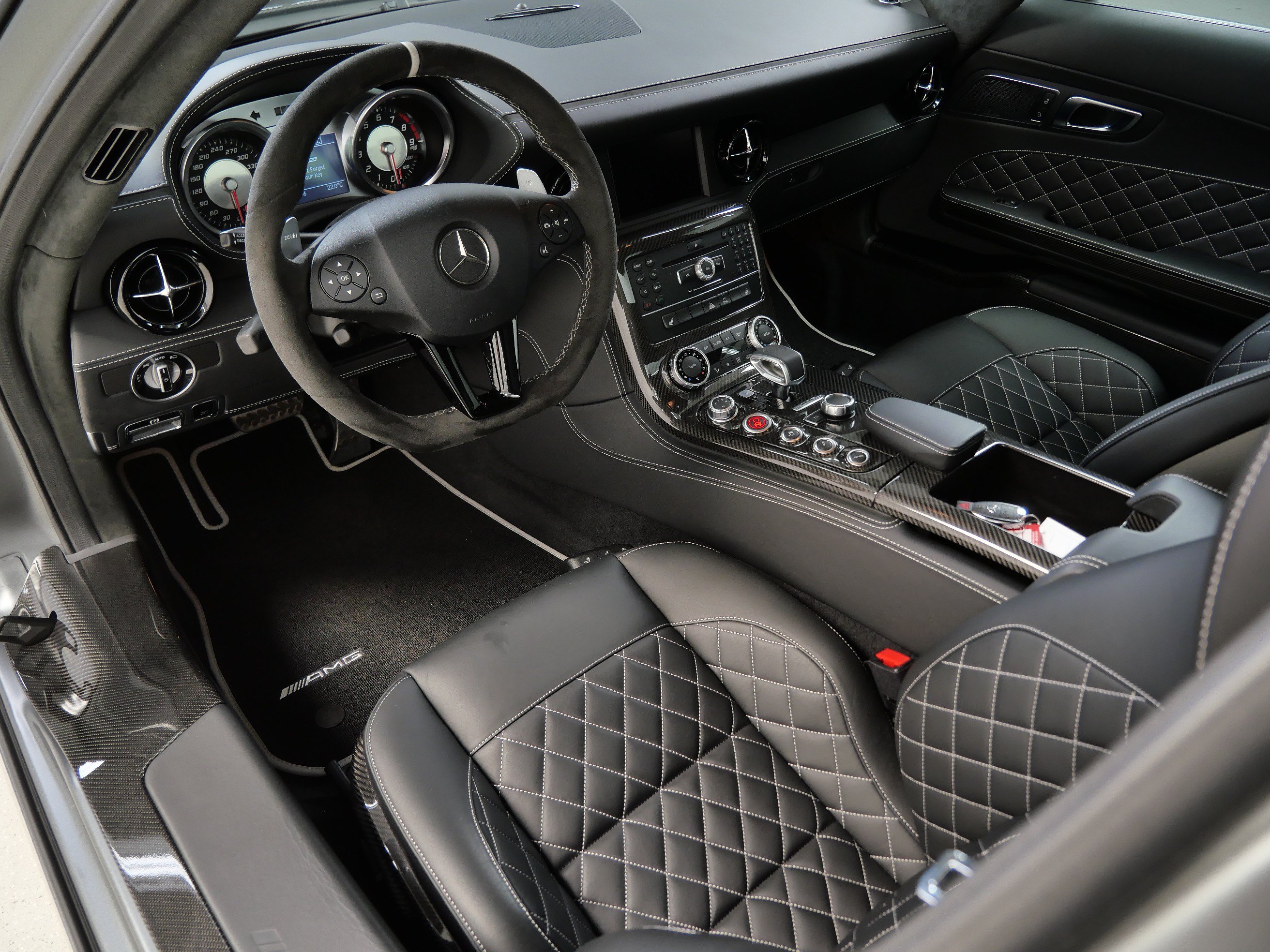 Used 2015 Mercedes-Benz SLS AMG GT Final Edition image 2