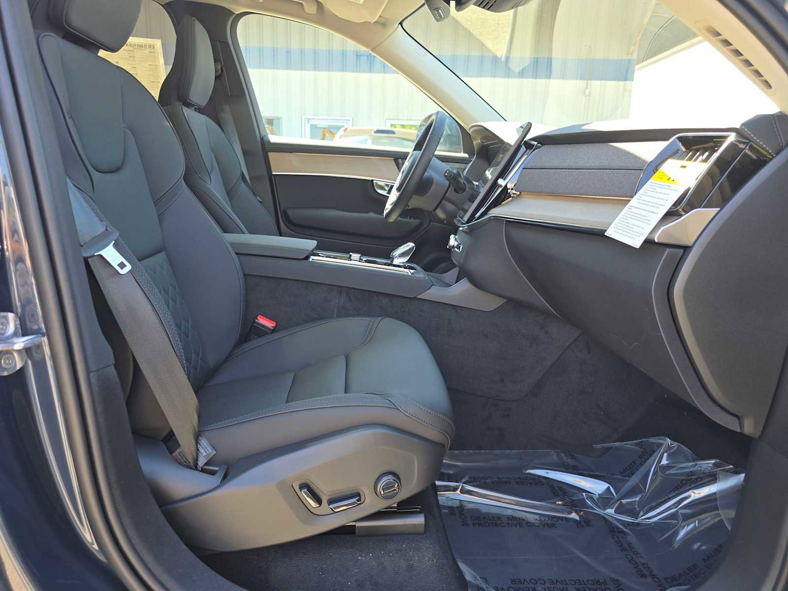 New 2026 Volvo XC90 T8 Plus w/ Protection Package Premier AWD/4WD image 10